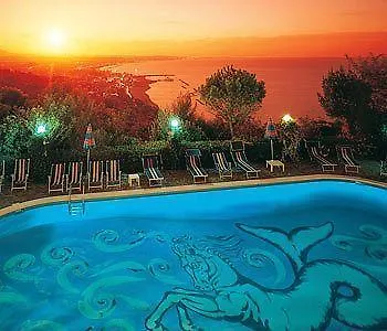 Ξενοδοχείο Posillipo 4*